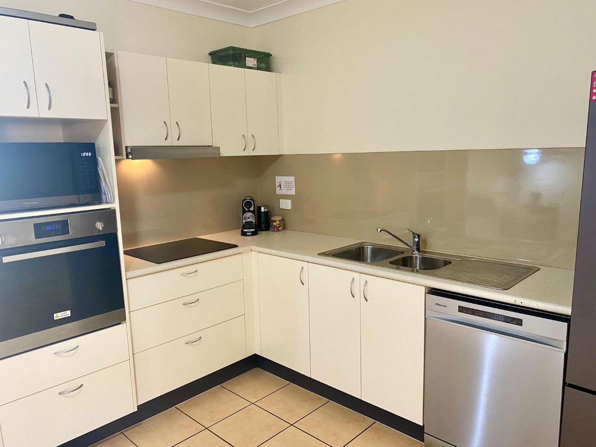 Within Reach Of The Beach! Apartment *