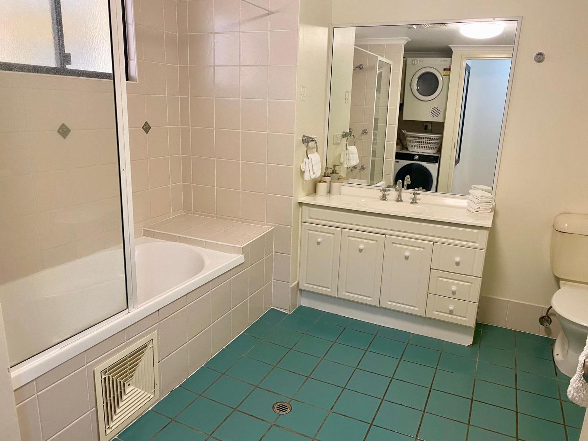 Apartment Within Reach Of The Beach!